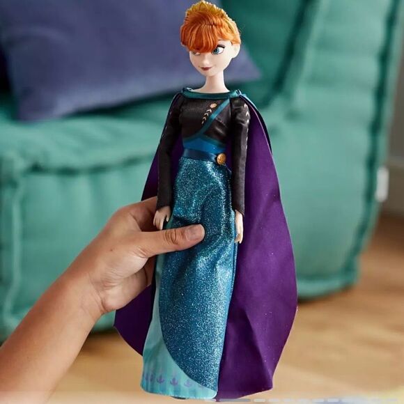 Queen Anna Classic Doll & Brush Frozen 2 DISNEY 11.5” NIB / Sealed SHIPS NOW!! - Picture 2 of 11